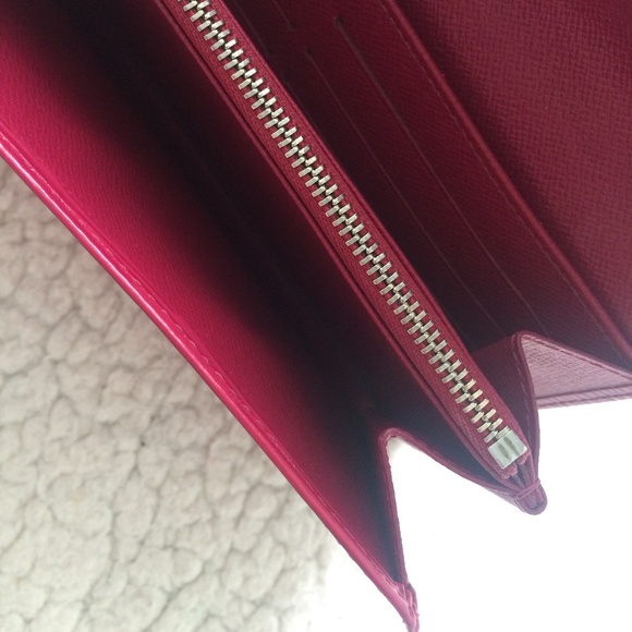 Louis Vuitton Fuchsia Epi Leather Sarah Wallet - Picture 9 of 14